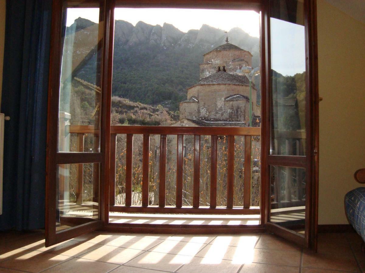 Apartamentos Turisticos San Juan De La Pena Santa Cruz de la Serós Esterno foto